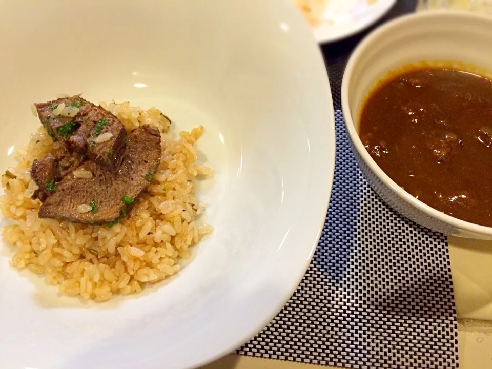 牛タンココット御飯に
〆の牛すじカレー|榎木津 礼二郎さん