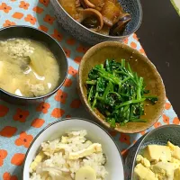 Snapdishの料理写真:今宵の我が家の晩御飯〜
山菜御飯
上高地みその白菜でさっと鍋のつみれ味噌汁
高野豆腐の卵とじ
いか大根
ほうれん草の中華風お浸し|けいさんさん