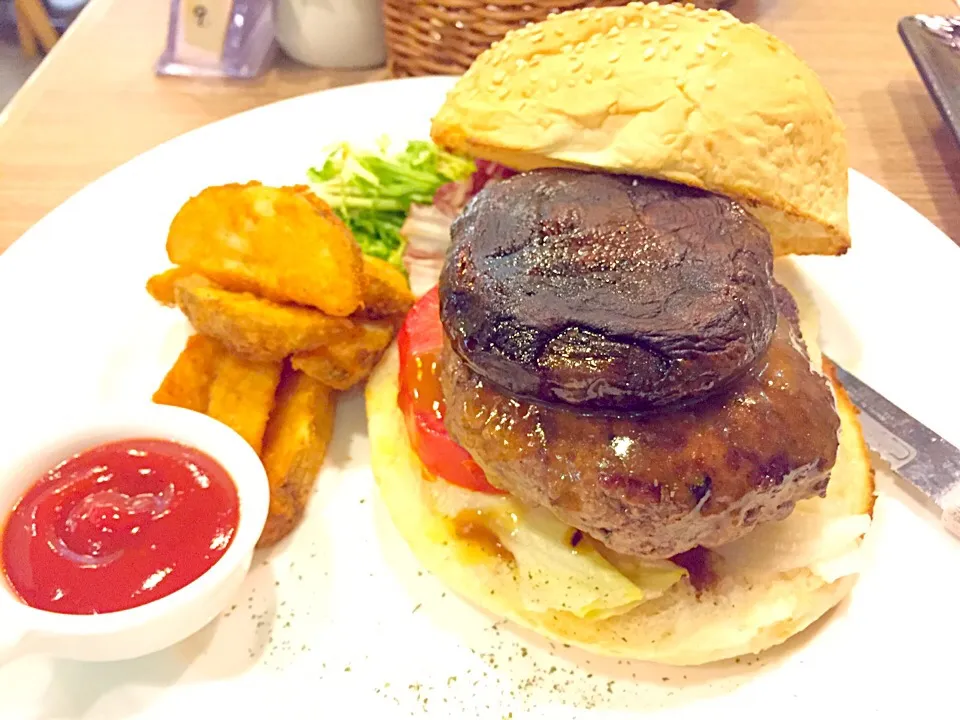 Wagyu beef portobello mushroom burger|Sky Blueさん