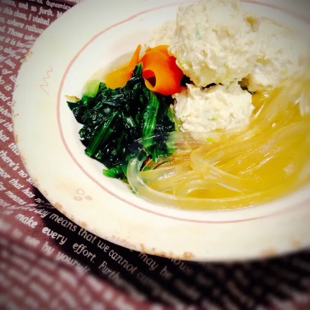 あーるさんの鶏肉団子と葛切りのスープ (ニラ忘れました💦)|usakoさん