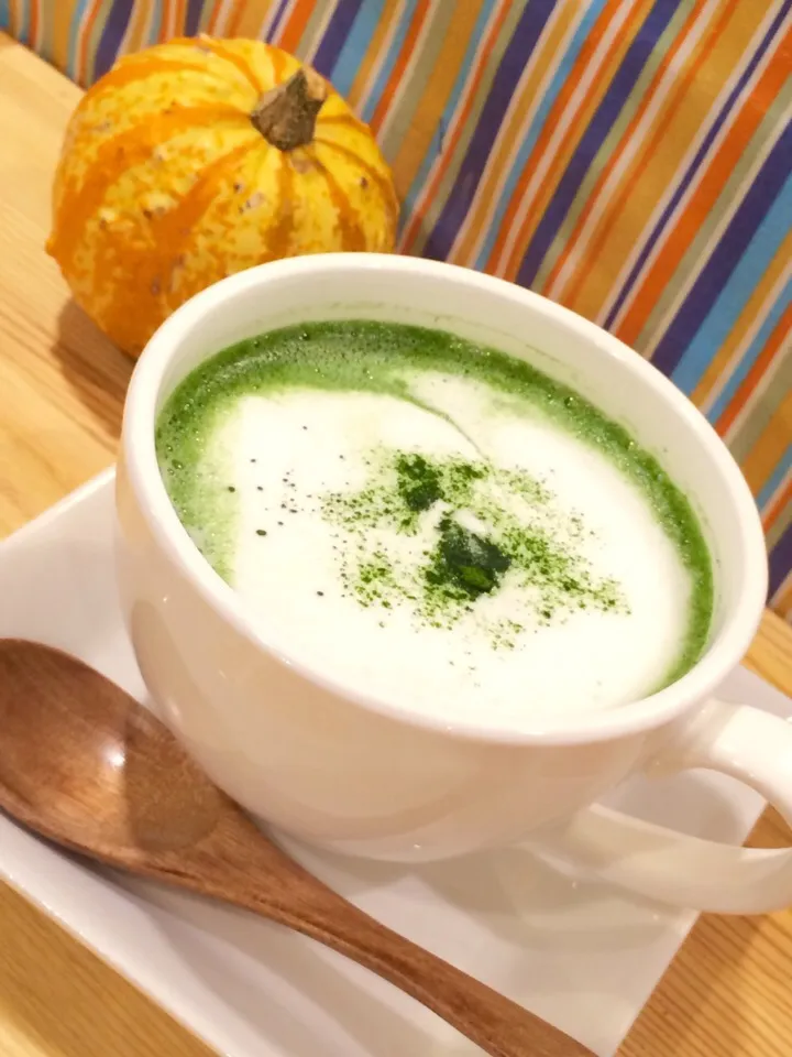 Green tea latte. 抹茶ラテ。みなさんお好きですか？|心斎橋  C Flat Cafeさん