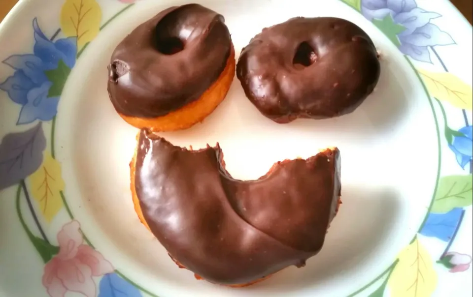 selfmade chocolate Donuts
 #Donuts/Panqueques 
#Donat/Panekuk 
#Donut/Pfannkuchen|Najeskaさん