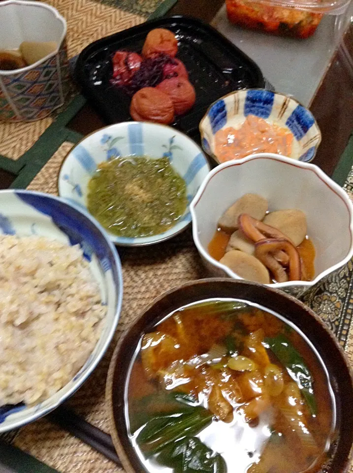 Snapdishの料理写真:里芋とイカの煮物＆めかぶ＆ほうれん草の味噌汁|まぐろさん