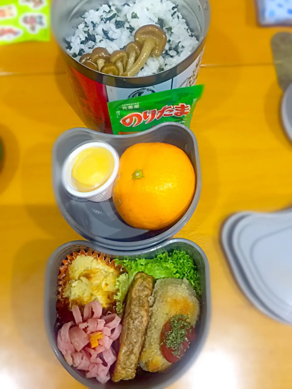 子供お弁当🍱 ハンバーグ  ベーコン入りクリームコロッケ  エビグラタン  ハムのチーズ巻き  レタス  マンゴープリン  みかん🍊  若布ごはん&滑子|ch＊K*∀o(^^*)♪さん