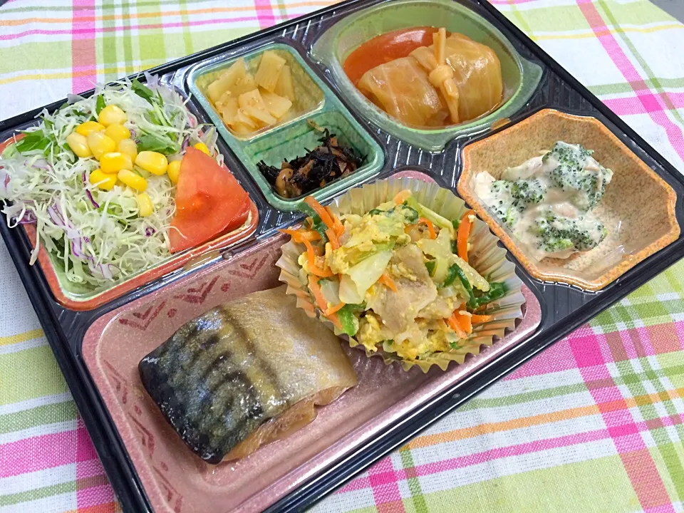 Snapdishの料理写真:鯖の味噌煮 日替わり弁当 豊川市宅配|Naokazu Kuritaさん