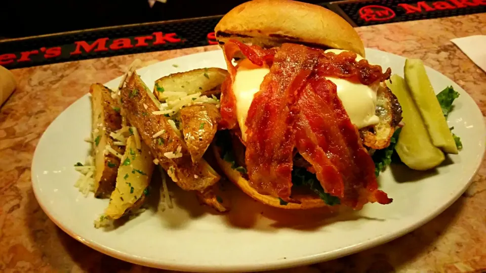 Bacon cheese burger with a fried egg!|Arthur K. Harris IIIさん