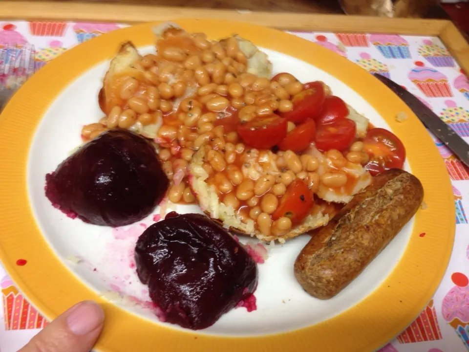 Baked potato, beans, sausage and beetroot|Alan (Fred) Pipesさん