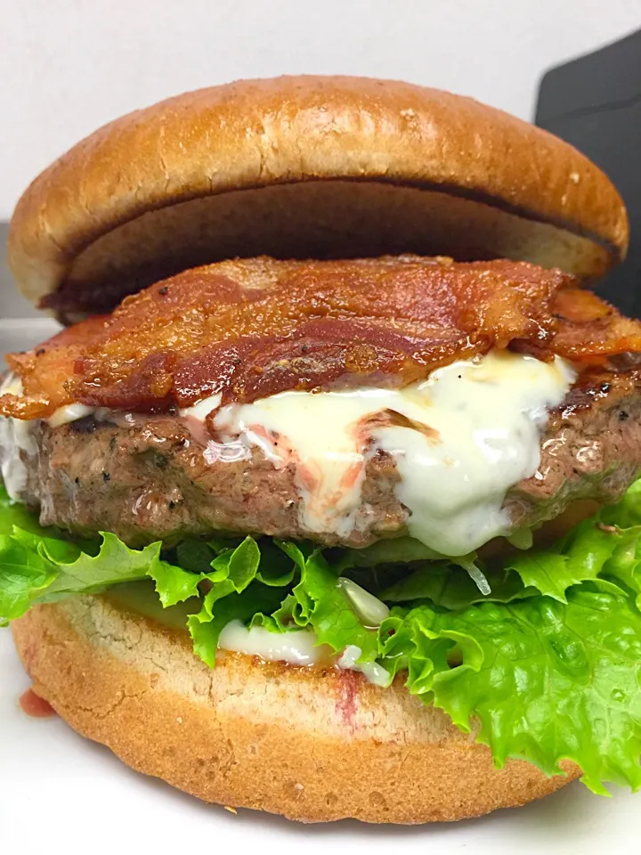 Snapdishの料理写真:Bacon Swiss Burger|Chef Ampさん