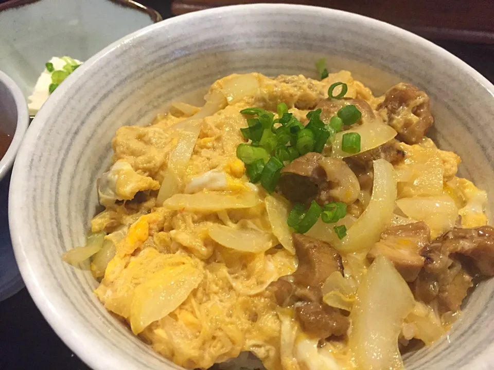 横川「たま一」の「とり丼」490円|たぁちさん