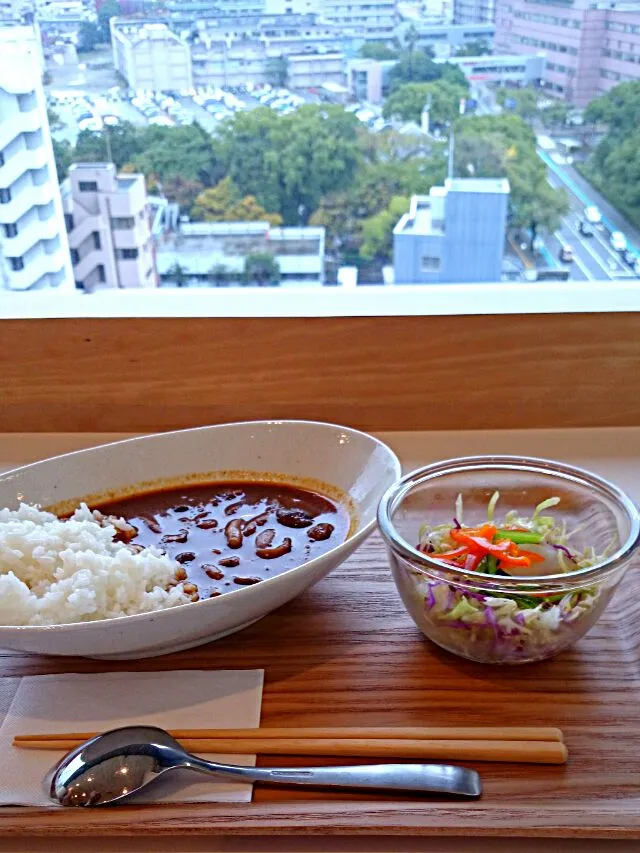 福岡県庁 よかもんカフェ|うさかめさん