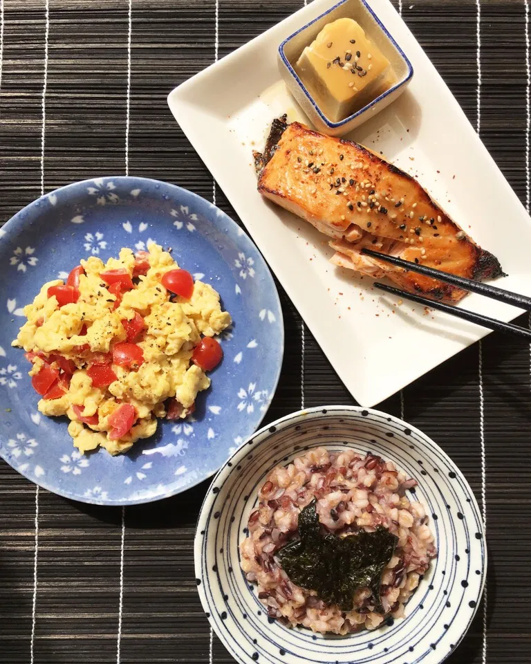 Snapdishの料理写真:Miso salmon, scrambled egg with cherry tomatoes, cold tofu with miso dressing, barley & brown rice congee with nori|coxiella24さん