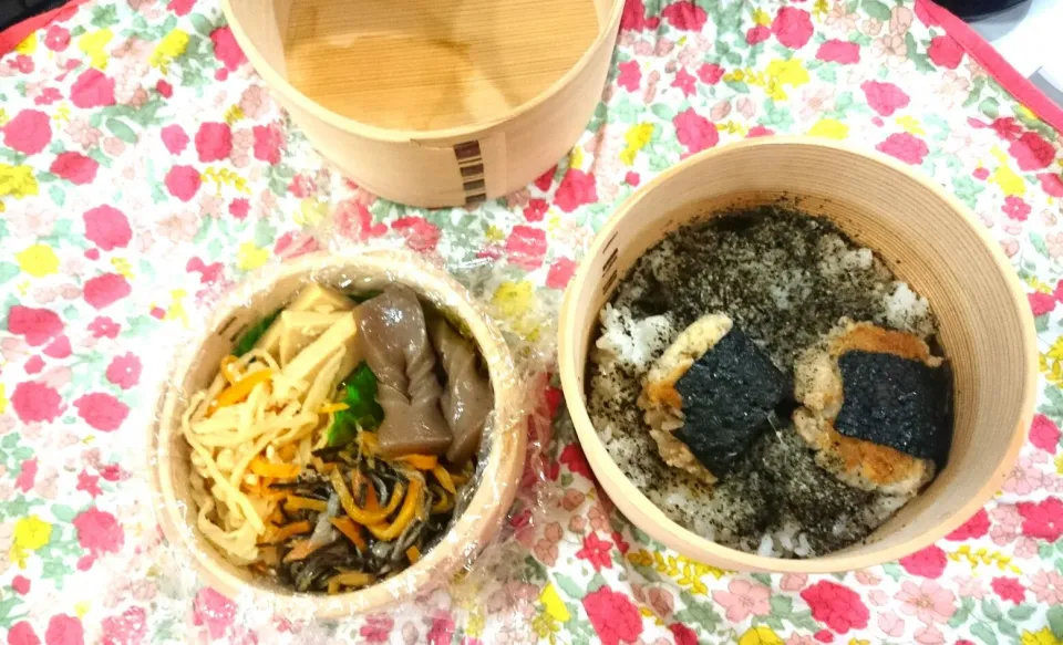 マクロビわっぱ弁当
れんこんバーグのっけごはん、こんにゃく、切り干し大根と高野豆腐の甘酒煮、あらめと玉ねぎの煮物|ちーざさん