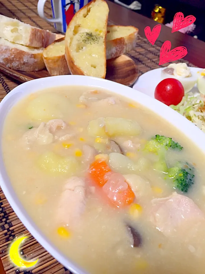 Snapdishの料理写真:クリームシチュー&チャバタ♡|みっつさん