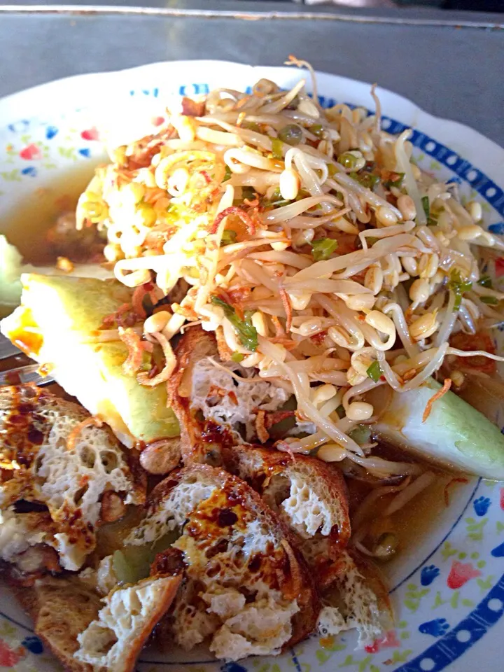 Snapdishの料理写真:Lontong balap #Surabaya #Indonesia|Tyas Kasmariさん