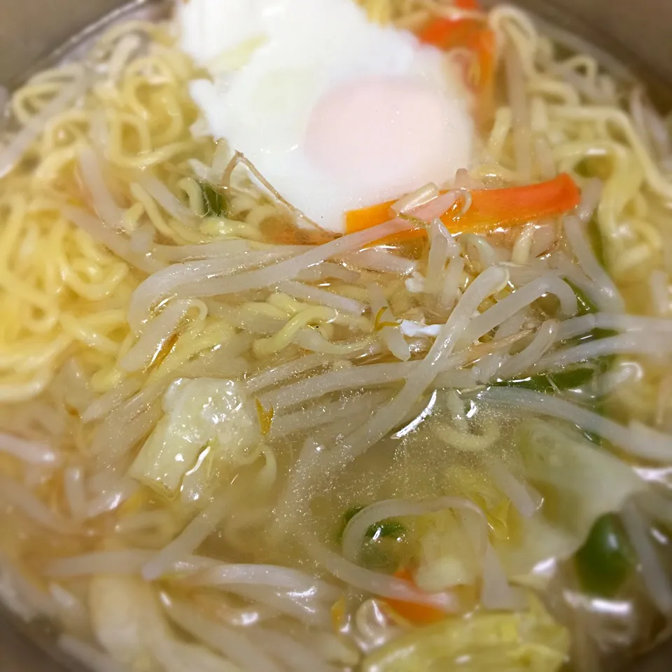 札幌塩ラーメン、野菜と卵もトッピング|Sakura.Kさん