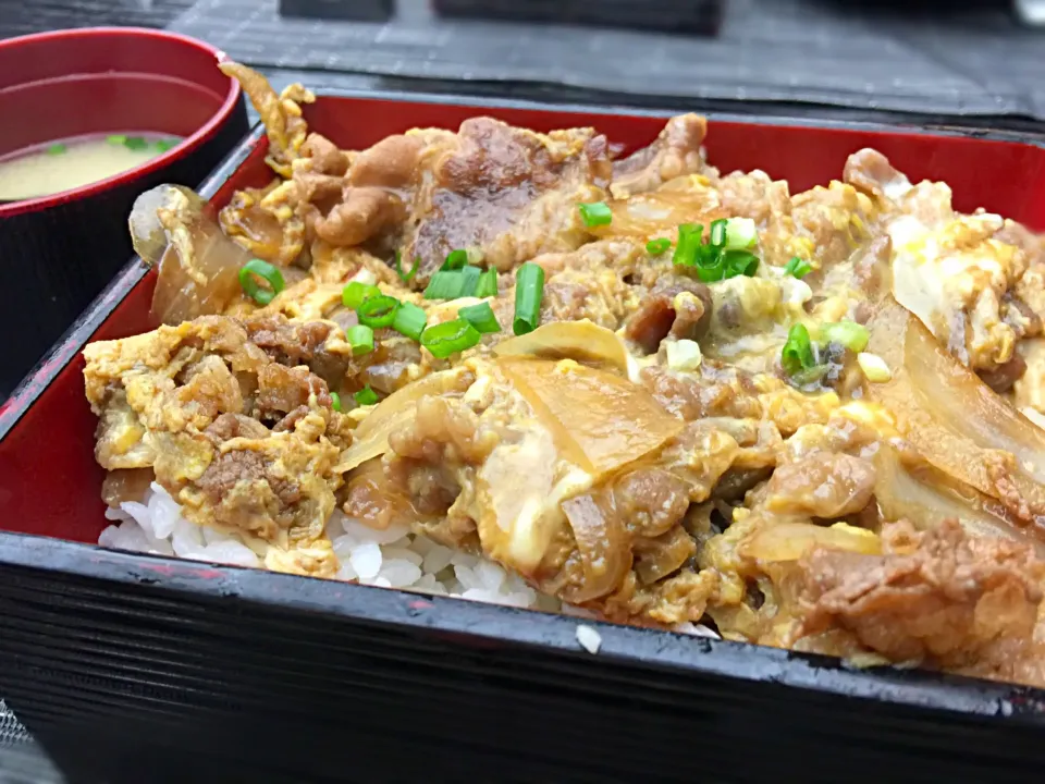 【牛丼】中国の日本料理店の牛丼だよ👻|Tanni Kaさん