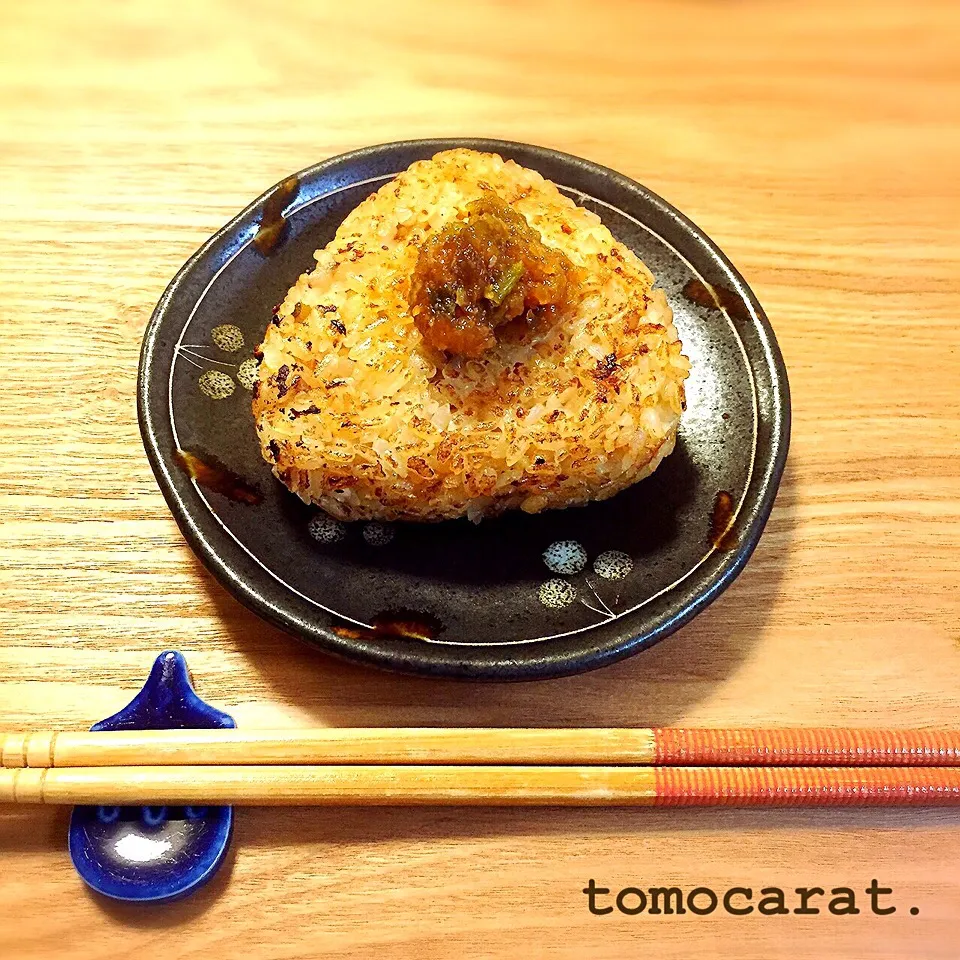 koji toyodaさんの料理 唐辛子味噌のっけの焼きおにぎり！|tomocarat.さん