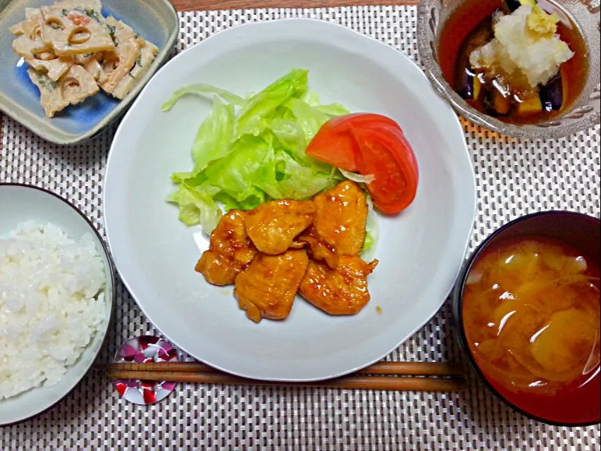 鶏むね肉の生姜照り焼き・なすの揚げ浸し・れんこんの梅マヨサラダ・じゃがいもと玉ねぎのお味噌汁|なべちゃんさん