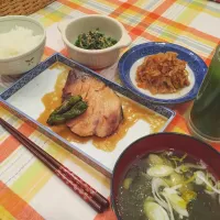 Snapdishの料理写真:ブリ照り♡切り干し大根煮物♡ほうれん草胡麻和え♡とろろ昆布お吸い物|Sah.Ahamさん