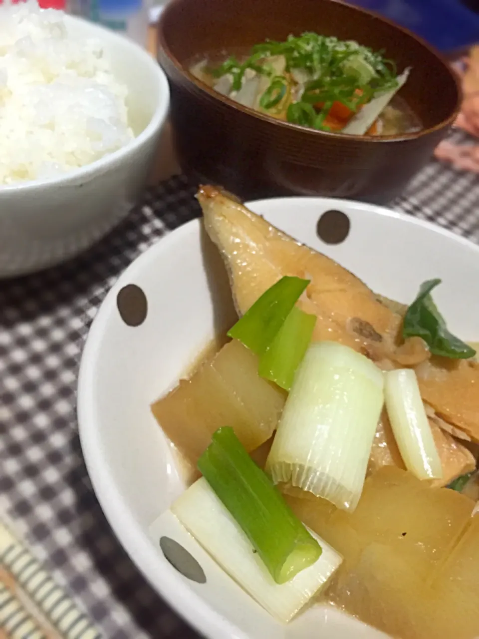 カレイの煮付けと具沢山豚汁|くまごろうさん