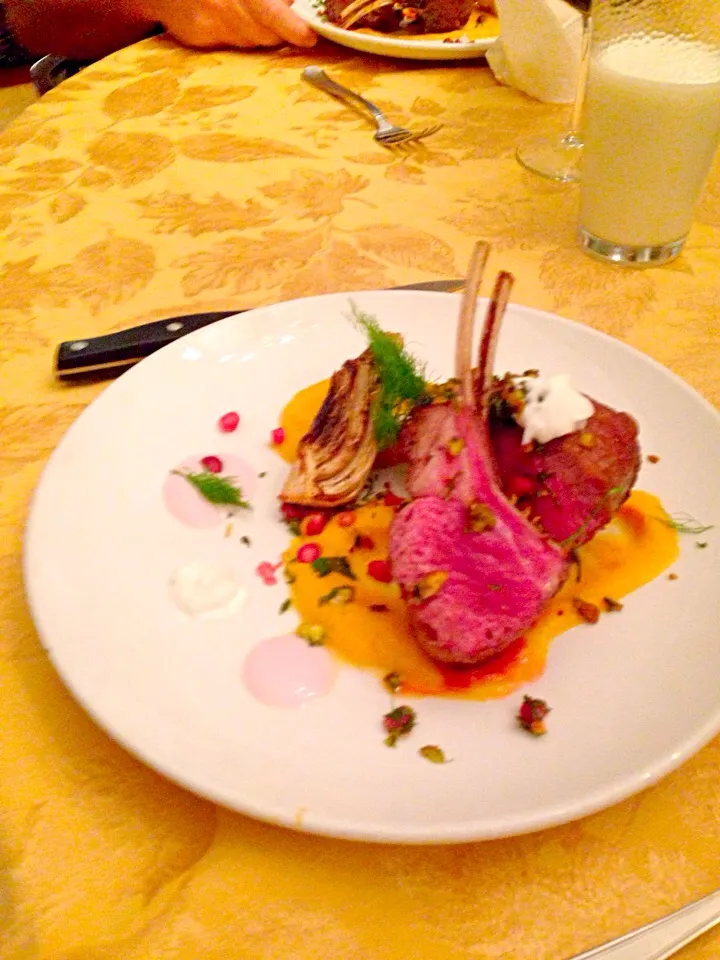 Snapdishの料理写真:Seared lamb chop, anise infused butternut squash purée, pistachio & mint gremolata, Pomegranate yogurt and braised fennel.|Joshua Robinsonさん