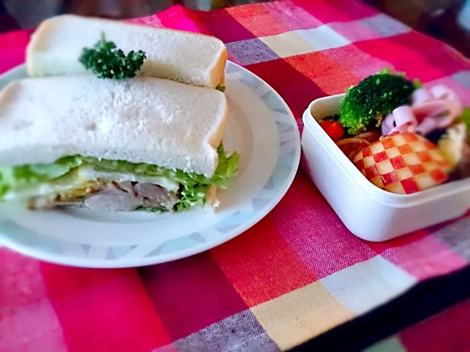 カレー風味チキンと檸檬のサンドイッチ弁当。|Cat Miroさん