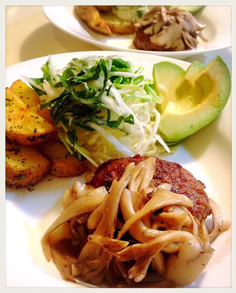 きのこソースでハンバーグ。Hamburger Steak with Mushroom Sauce|toyamadaさん