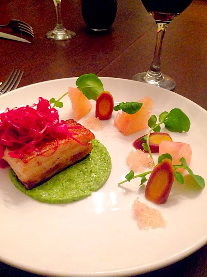 APP: Seared pork belly, red cabbage escabeche with pummelo, watercress & finger lime salad|Joshua Robinsonさん