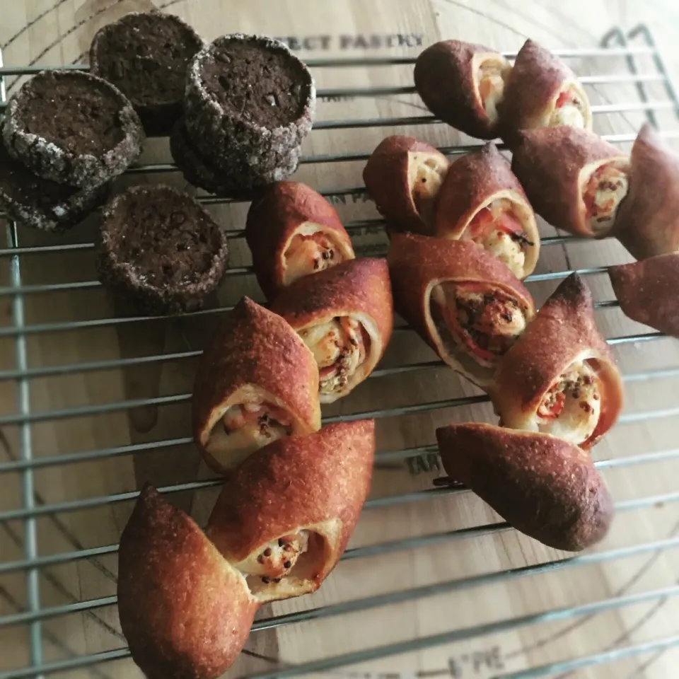 プレッツェルエピ、切り株のチョコレートクッキー焼きました☻|みりんさん