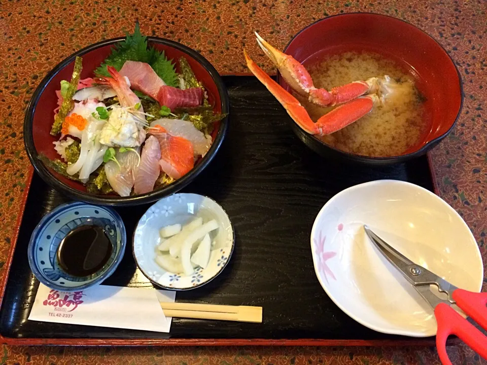 Snapdishの料理写真:特上スペシャル(特上魚山丼+カニ味噌汁(ハーフ))|egoshiさん