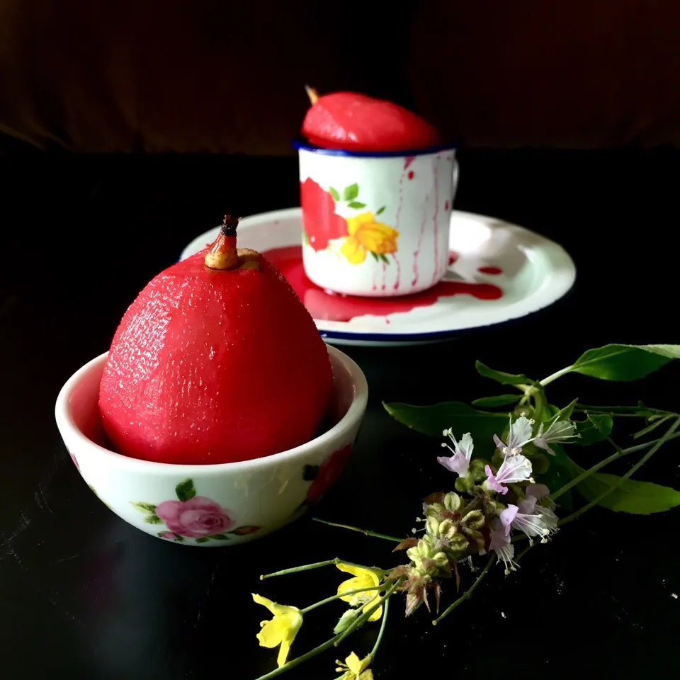 洛神花炖香梨 Roselle & Pear

洛神花果脯汁 + 香梨，炖10分钟|maybeCさん