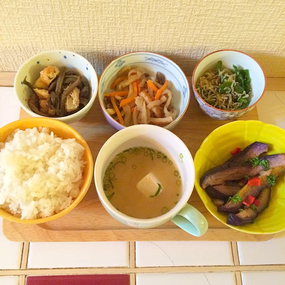 白米☆お味噌汁☆ナスのマリネ☆唐辛子とじゃこの甘煮☆切り干し大根の煮物☆ゼンマイと厚揚げの煮物꒰*´∀`*꒱|とまこ(*^o^*)さん