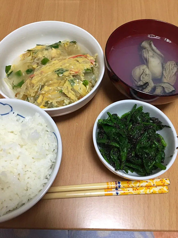 Snapdishの料理写真:2015.11.19 もやしとかにかまのたまごあんかけ、ほうれん草ごまあえ、贅沢牡蠣スープ|しおりさん