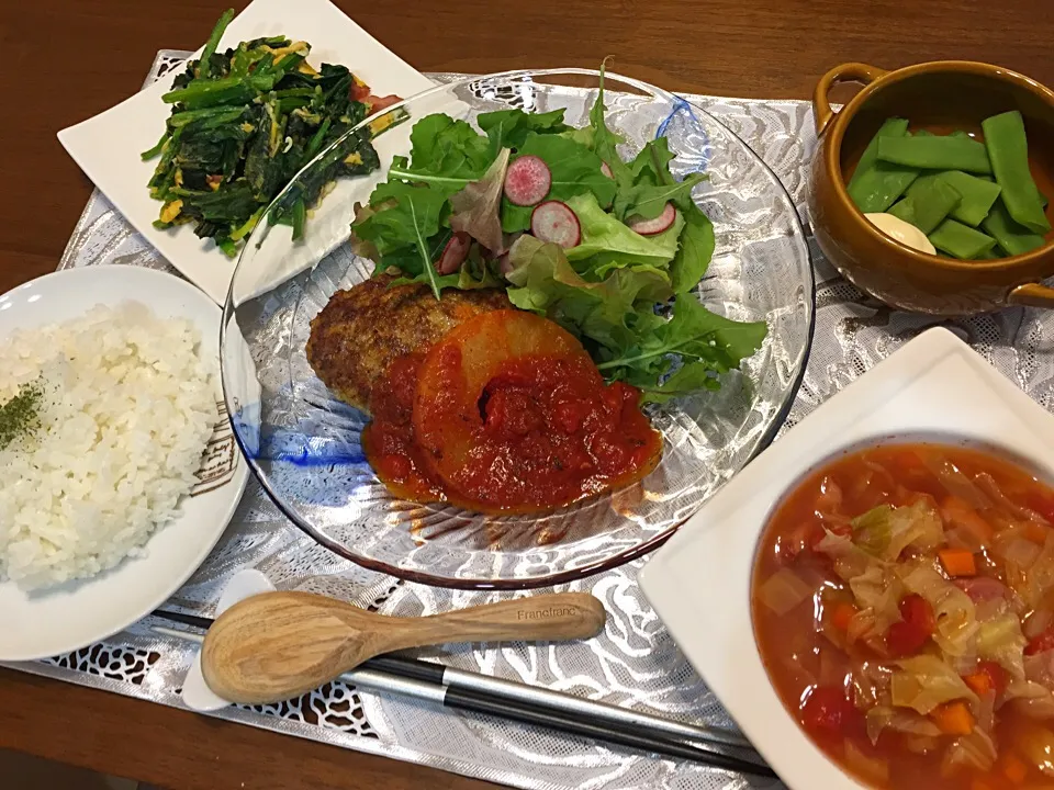 Snapdishの料理写真:ハワイアンハンバーグ ミネストローネ ほうれん草とベーコンの卵炒め|fleur ❁︎⑅*さん