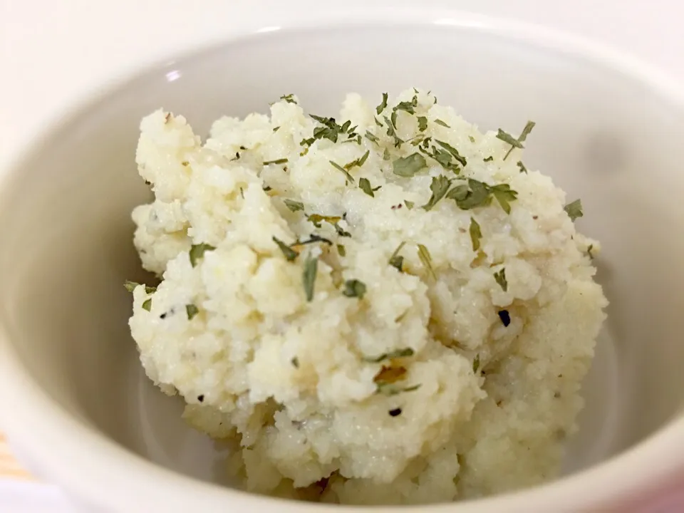 Snapdishの料理写真:マッシュポテトの代用ヘルシー版。カリフラワーピューレ。
Cauliflower purée.|Sayaka Jinsenji Huletteさん