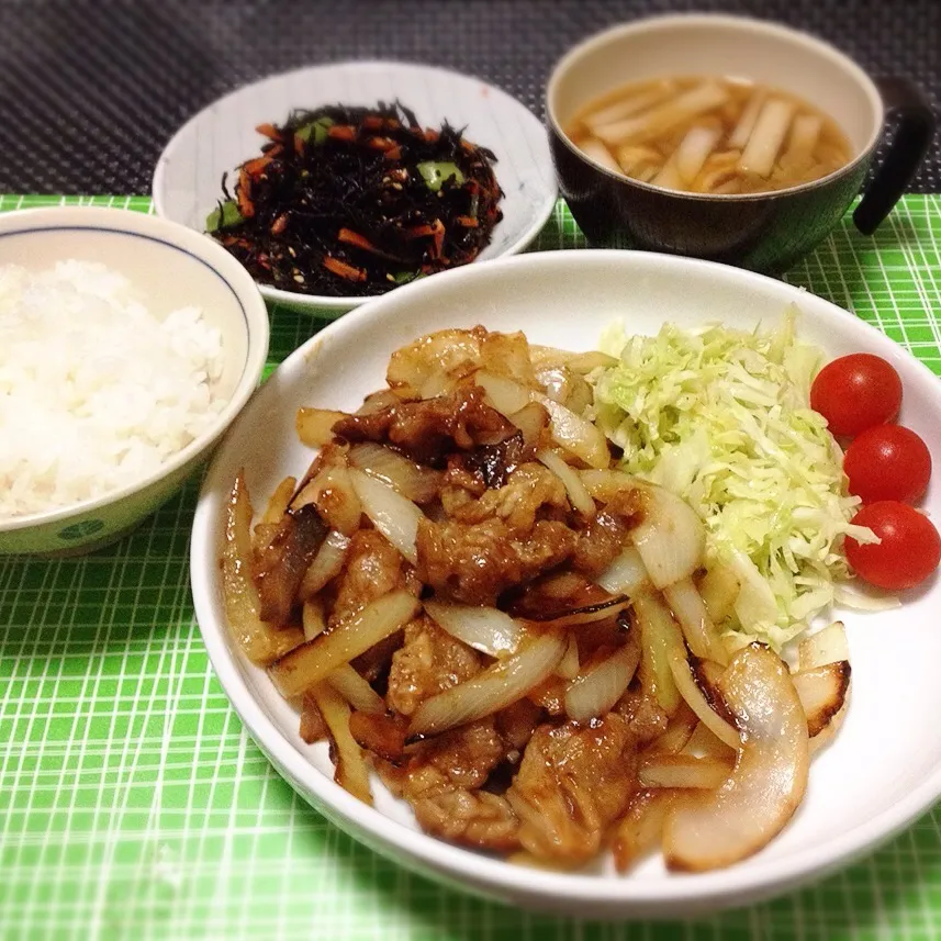 ひじきのサラダ・白菜と油揚げのお味噌汁・生姜焼き|美也子さん