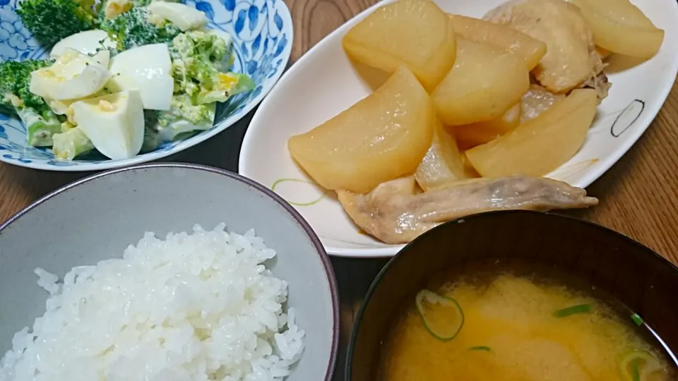 ・手羽先と大根の煮物
・ブロッコリーとゆで卵のサラダ
・豆腐と葱の味噌汁|ようかんさん