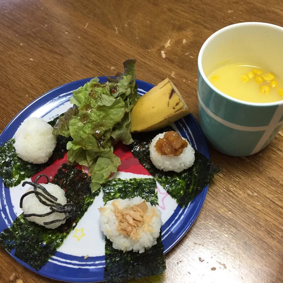 朝ごはん 子どもプレート おにぎり！|さんだーさん