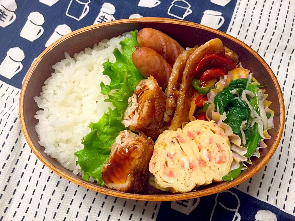 鮭フライ
焼肉
ウィンナー
桜エビ卵
ほうれん草しらす和え|tomohumiさん