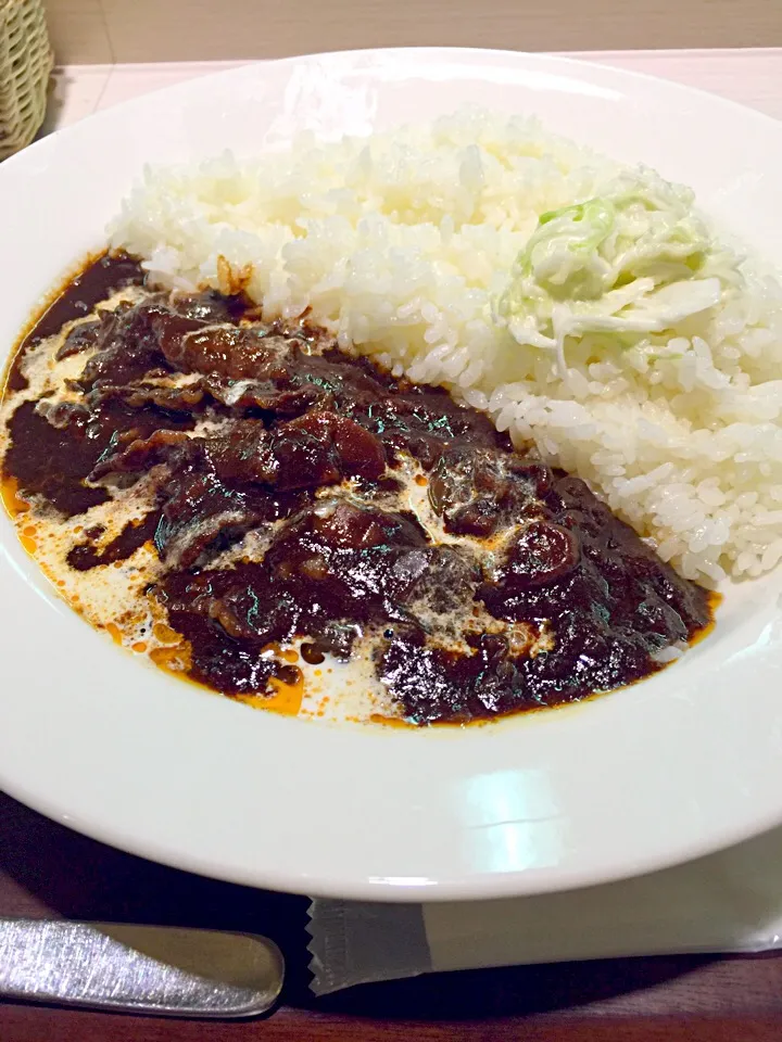 大好きなカレー屋さんが無くなって久しい跡地に何とまたカレー屋さんが出来ていたので嬉しくって入って、何故か頼んだ、本格ハヤシライス|KOHNO Y.さん