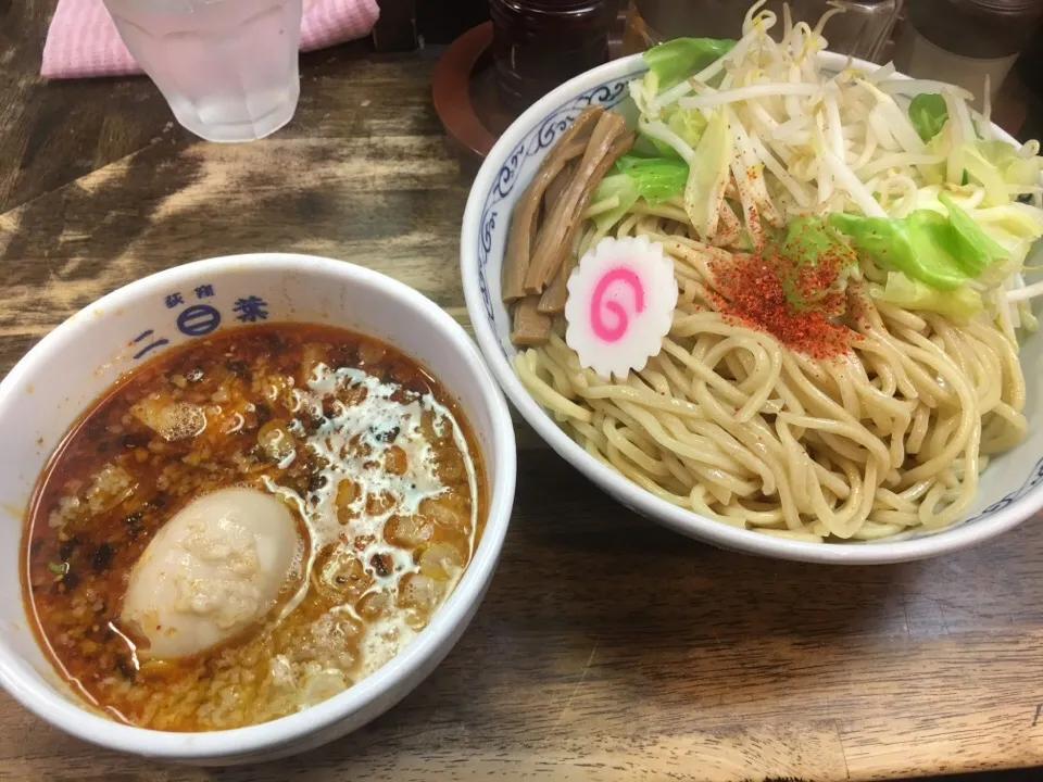 Snapdishの料理写真:激辛つけ麺(中盛、細麺、辛さup×10)＋〔トッピング〕山盛り温野菜|マロさん