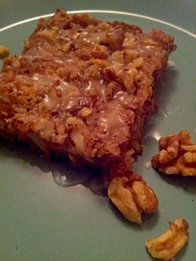 Snapdishの料理写真:Apple spice cake #comfortfood #dessert|heatherさん