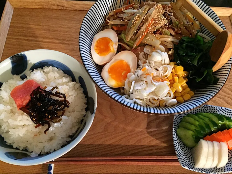 Snapdishの料理写真:野菜味噌ラーメン

セブンイレブンで売っている
箱入りのすみれのラーメンです

このシリーズ インスタントの中では
めちゃくちゃおいしいです^ ^|ayumiさん