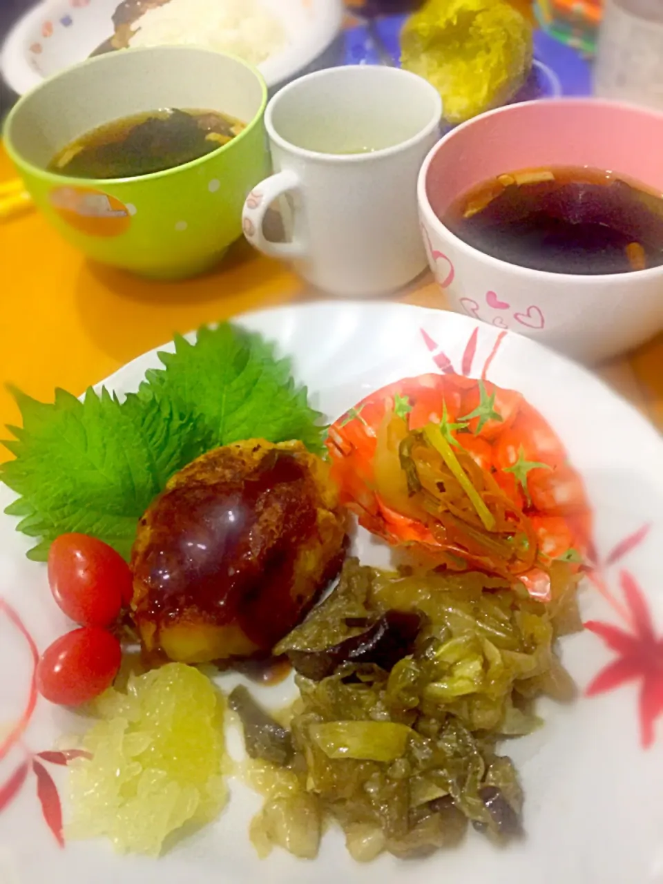 ゴロゴロジャガイモと豚肉のコロッケ  蕪の煮物  茄子とキャベツの炒め煮  グレープフルーツ  トマト  青紫蘇  若布と椎茸と高野豆腐のお味噌汁|ch＊K*∀o(^^*)♪さん