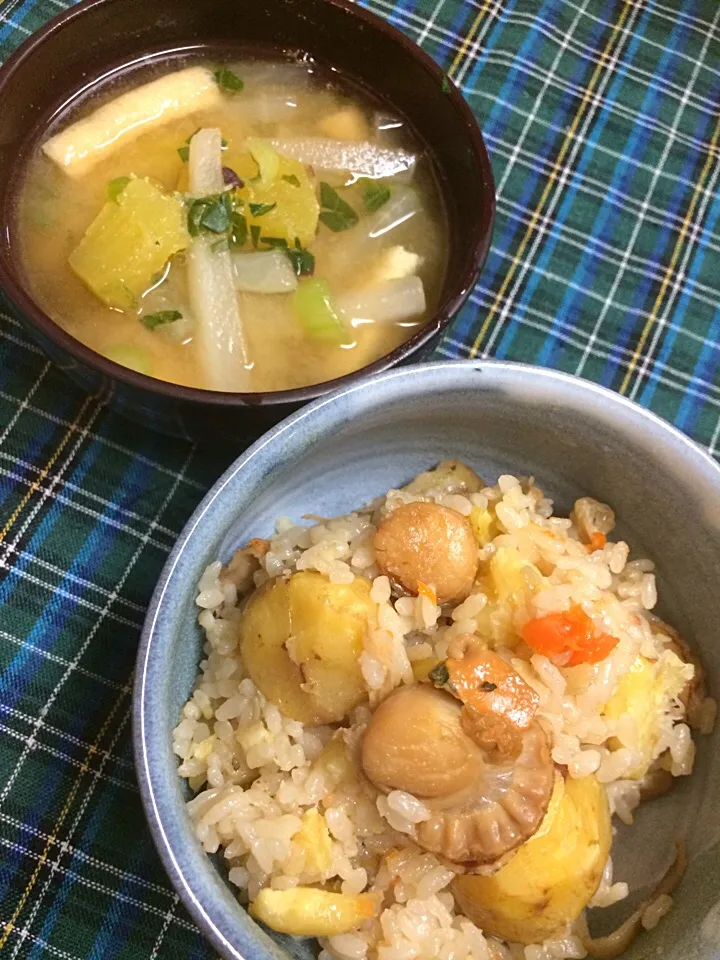 帆立と栗の炊き込みご飯  &  お味噌汁〜♬|kiyomiさん