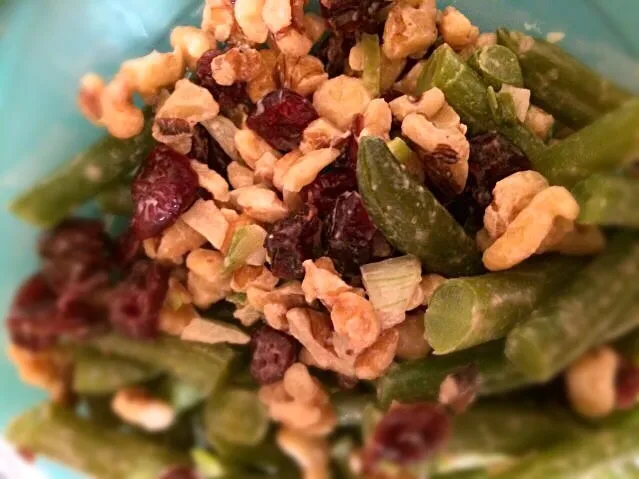 Snapdishの料理写真:Blanched green beans in a Dijon sherry sauce and with dried cranberries and walnuts!|nicole s.さん