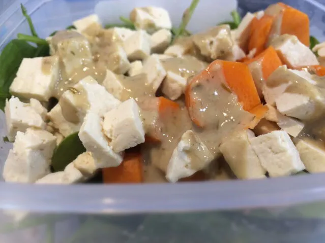 Spinach salad with veggies, tofu and lite goddess dressing!|nicole s.さん