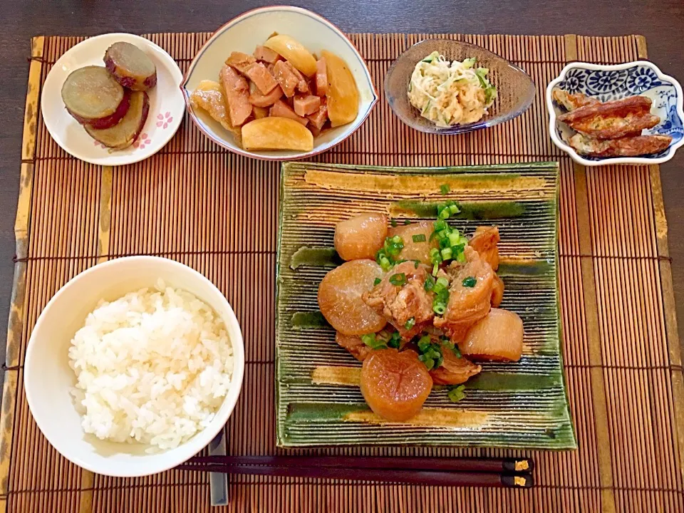 大根と鶏肉の煮物  サツマイモ煮   かぶとスパムのオイスターソース炒め   大根サラダ   磯辺揚げ|NAKATAさん