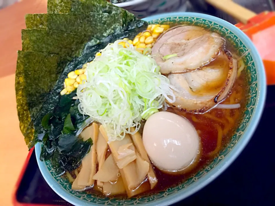 Snapdishの料理写真:メガ盛りラーメン🍜🍥|マニラ男さん