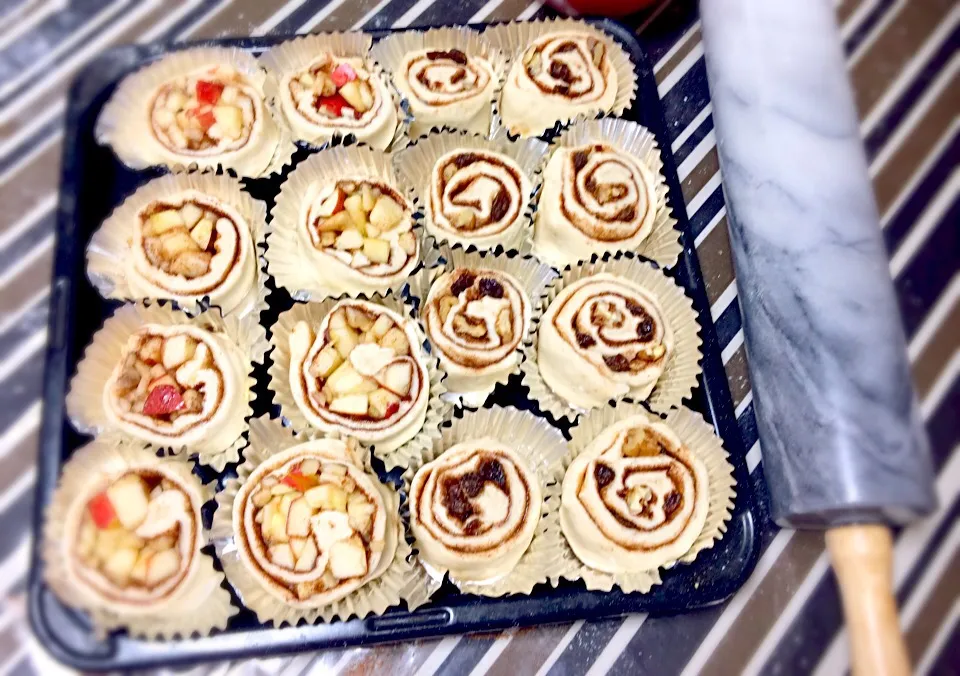 Snapdishの料理写真:Late night baking because I can't sleep 🙃preparing for our breakfast tomorrow "Apple Cinnamon roll and raisin walnut cinnamon roll bread "|Babyluv Cabrera Ocampoさん